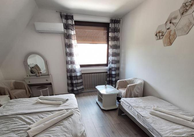 Aniiza Apartman Orvenyes Exteriör bild